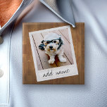 Rustic Photo Lijst met Square Instagram en Wood Vierkante Button 5,1 Cm<br><div class="desc">Een en trendy ontwerp met een retro grens van het afbeelding die u uw favoriete selfie of portret van een vriend kunt toevoegen. Gebruik een vierkante foto om een uniek en persoonlijk geschenk te creëer of houd de hipsterpuppy en maak een trendy keepslag. Als u de afbeeldingen moet aanpassen, klik...</div>