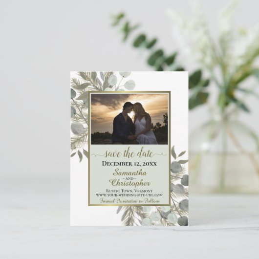 Rustic Pine & Eucalyptus Sage Bewaar de datum Foto Aankondigingskaart (Staand voorkant)