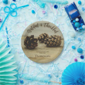 Rustic Pinecones Custom Family Name Thanksgiving Papieren Bordje (Feest)