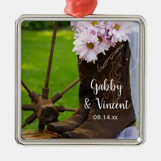 Rustic Pink Daisies Cowboy Boots country Wedding Metalen Ornament (Voorkant)