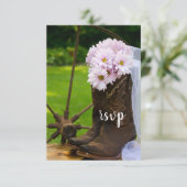Rustic Pink Daisies Cowboy Boots Wedding RSVP Kaar (Staand voorkant)