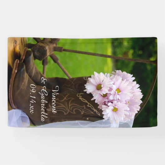 Rustic Pink Daisies Cowboy Boots Westerne bruiloft Spandoek (Horizontaal)