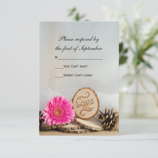 Rustic Pink Daisy Woodland Wedding RSVP Reactie (Staand voorkant)
