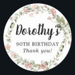 Rustic Pink Floral 90th Birthday Hartelijk dank Ronde Sticker<br><div class="desc">Rozen en roze roze knoppen creëer een prachtig rustige florale kreet. De naam van de verjaardagsvrouw wordt geschreven in een grote manuscriptdoopvont. 90ste verjaardag en de dankbetuigingen volgen. Deze verjaardagssticker maakt deel uit van het collectie Dusty Pink Rose. Het bevat vele DIY sjablonen die u snel uitnodigingen en partijbenodigdheden laten...</div>