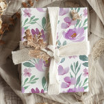 Rustic Pink Floral & Foliage Waterverf Patroon Inpakpapier Vel<br><div class="desc">Dit is een prachtig origineel ontwerp van de waterverf dat in onze studio is gemaakt. De delicate roze bloemen contrasteren prachtig met de groene bladelementen. Geweldig voor bruiloften,  verjaardagen,  verjaardagen en meer.</div>