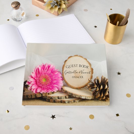 Rustic Pink Gerber Daisy Woodland Wedding Gastenboek (Voorkant open)