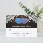 Rustic Purple and Blue Floral Wedding RSVP Kaartje (Staand voorkant)