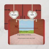 Rustic Red Barn en Daisies Country Wedding RSVP Kaartje (Voorkant / Achterkant)