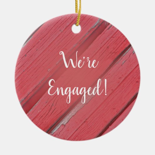 Rustic Red Barn Wood Country Verloving Keramisch Ornament (Voorkant)