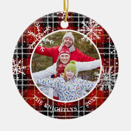 Rustic Red Black Pset Snowflake Monogram Foto Keramisch Ornament (Voorkant)