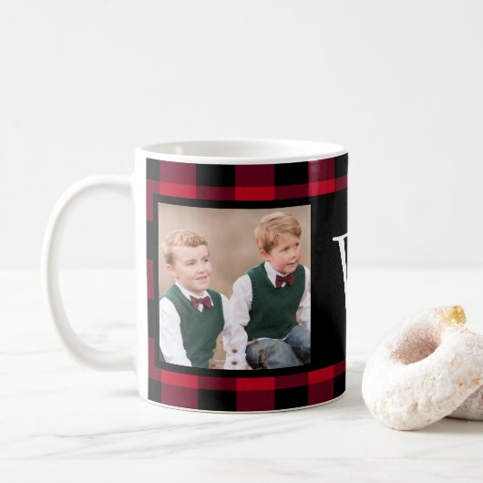 Rustic Red Buffalo Check 2 Photo Monogram Koffiemok (Met donut)