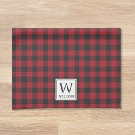 Rustic Red Buffalo Check Monogram Kerstmis Theedoek<br><div class="desc">Op maat ontworpen monogram keukenhanddoek voor het vakantieseizoen met moderne boerderijstijl zwarte en rode buffel check-ontwerp met gepersonaliseerd initiaal en familienaam.</div>