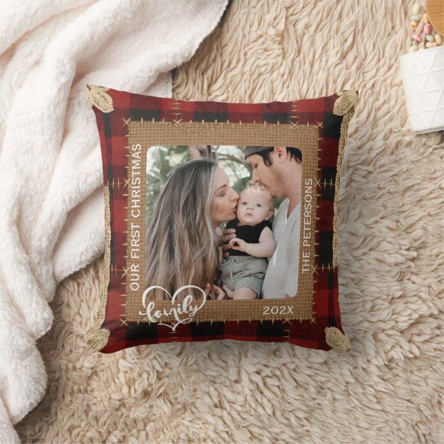 Rustic Red Buffalo Plaid First Christmas Family Kussen (Deken)