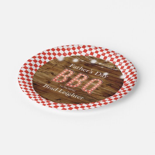 Rustic Red Checkered Vaderdag BBQ Papieren Bordje (Gekanteld)