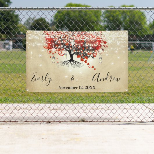Rustic Red Heart Leaf Tree op Black Wedding Spandoek (Insitu)
