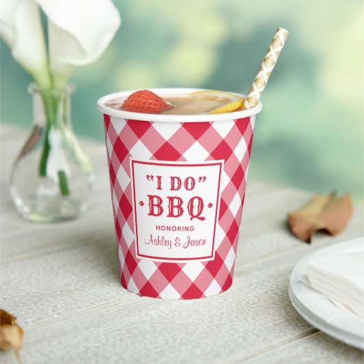 Rustic Red I Do BBQ Aangepaste Trouw Monogram Papieren Bekers (Insitu)