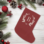 Rustic Red Laurel Wreath Monogram Kleine Kerstsok<br><div class="desc">Aangepast, eenzijdig kerstbedekking met een bijbelend faux-braadontwerp. Let erop dat het faux-hoepontwerp op het weefsel is gedrukt, dat de voorraad niet van materiaal voor het opvullen is gemaakt. Pas het aan met jouw naam of andere douanetekst in een laurelvormig lijst. Klik op Aanpassen om tekstlettertypen en -kleuren te wijzigen, voeg...</div>