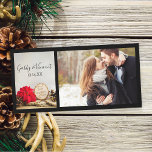 Rustic Red Poinsettia Winter Wedding Save the Date<br><div class="desc">Kondig uw aankomende december huwelijken aan met de charmante rustieke rode Poinsettia Woodland Winter Wedding Save the Date Photo Card. Pas het aan met een afbeelding van de bruid en bruidegom om te zijn, persoonlijke namen en aanstaande december huwelijksceremonie datum. Dit land chique aangepaste bossen of bos inspo bruiloft houden...</div>