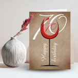 Rustic Red Wine Glass Script 70th Birthday Kaart<br><div class="desc">Rustic Red Wine Glass Script 70th Birthday Kaart. Het ontwerp is voorzien van een abstract rood wijnglas met een leeftijdscijfer en een witte leeftijd op de achtergrond. De achtergrond is een roestbeige oude papiertextuur. U kunt het leeftijdsnummer wijzigen met een andere leeftijd. Geweldig voor een vrouw of een man die...</div>