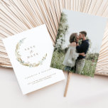 Rustic Romantic de Foto bewaart de Datum Kaart<br><div class="desc">Het ontwerp is voorzien van een delicaat boeket van waterverf groen en bloemen, dikke, madeliefje, stoffige blauwe vlinder en gedroogd pampasgras. Ontworpen om te coördineren met voor het "VERONICA" Collectie van de Uitnodiging van de Weddenschap. Klik op "Personaliseren" om details te wijzigen. Als u de tekst wilt verplaatsen of de...</div>