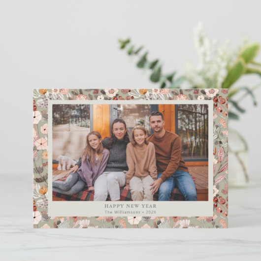 Rustic Sage Green Floral Boho Foto nieuwjaar Feestdagenkaart (Staand voorkant)