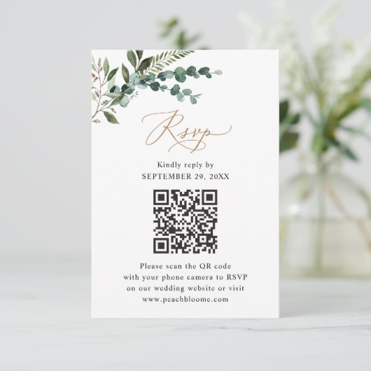 Rustic Sage QR Code Greenery Gold Wedding RSVP Kaartje (Staand voorkant)