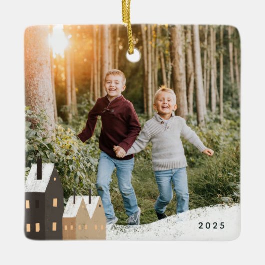 Rustic Snowy Village Scene Photo Ceramic Ornament (Voorkant)
