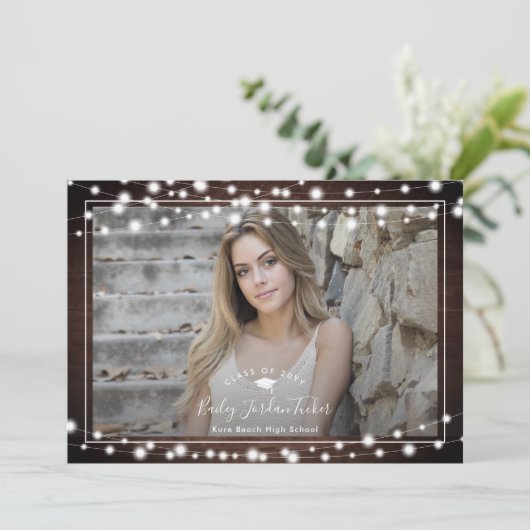 Rustic String Lights Afstudeerder Pet Foto Afstude Aankondiging (Staand voorkant)