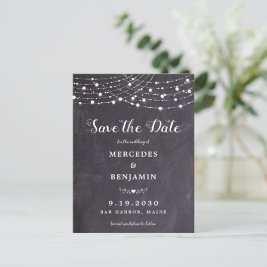 Rustic String Lights Chalkboard Slate Wedding Save Uitnodiging Briefkaart (Staand voorkant)
