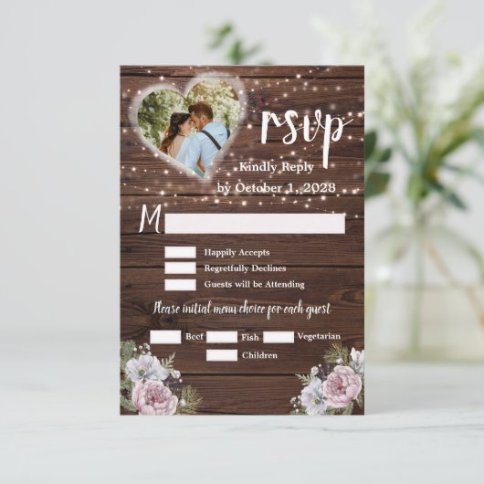 Rustic String Lights Floral Photo Wedding RSVP Kaartje (Staand voorkant)