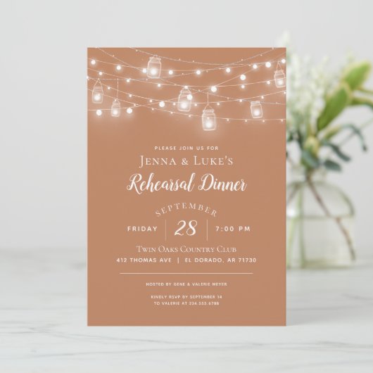 Rustic String Lights Rehearsal Dinner Invitation Kaart (Staand voorkant)