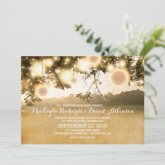 Rustic String Lights Romantische Huwelijksuitnodig Kaart (Staand voorkant)