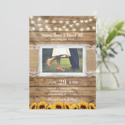 Rustic String Lights & Sunflower Wedding Photo Kaart (Staand voorkant)
