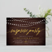 Rustic String Lights Surprise Party Folie Uitnodiging (Staand Voorkant)