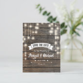 Rustic String Lights Wooden Save The Date Briefkaa Aankondigingskaart (Staand voorkant)