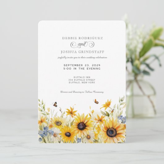 Rustic Sunflower Barn Fall Wedding Invitation Kaart (Staand voorkant)