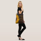Rustic Sunflower Brown Wood moeder van de bruid Tote Bag (Op model)