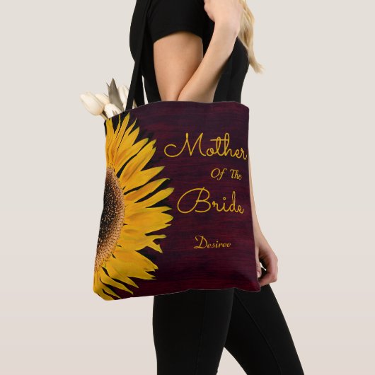 Rustic Sunflower Burgundy Moeder van de Bride Tote Bag (Dichtbij)