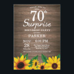 Rustic Sunflower Surprise 70th Birthday Invitation Kaart<br><div class="desc">Rustic Sunflower Surprise 70th Birthday Invitation. Floral Flowers en Rustic Wood Background landretro. Vrouwendag. 12e 13e 15e 16e 18e 21e 30e 40e 50e 60e 70e 90e 100e, om het even welke leeftijd. Afdrukbaar digitaal. Voor verdere aanpassing, te klikken gelieve de knoop "van de Aanpassing het"en ons ontwerphulpmiddel te gebruiken om...</div>