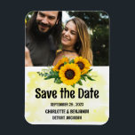 Rustic Sunflower Wedding Save the Date Photo Magneet<br><div class="desc">Rustic Sunflower Wedding Save the Date Photo Magnet is een perfect uniek ontwerp voor uw gasten voor het huwelijksthema, zoals rustic , zonnebloem , zomerlente of botanische & tuinbouw .Het is voorzien van een houten achtergrond , sjabloon voor foto en tekst . Klik op de knop personaliseren om deze aan...</div>