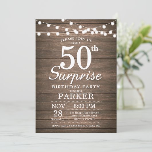 Rustic Surprise 50th Birthday Invitation Wood Kaart (Staand voorkant)