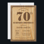 Rustic Surprise 70e verjaardag Uitnodiging Hout<br><div class="desc">Rustic Surprise 70e verjaardag uitnodiging met rustieke houten achtergrond. retro land. Verjaardag voor volwassenen. Verjaardag van Mannen of vrouwen. Kinder jongen of meisje dame tiener Bday Nodig uit. 13e 15e 16e 18e 20e 21e 30e 40e 50e 60e 70e 80e 90e 100e. Elke leeftijd. Voor verdere aanpassing klikt u op de...</div>