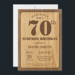 Rustic Surprise 70e verjaardag Uitnodiging Hout<br><div class="desc">Rustic Surprise 70e verjaardag uitnodiging met rustieke houten achtergrond. retro land. Verjaardag voor volwassenen. Verjaardag van Mannen of vrouwen. Kinder jongen of meisje dame tiener Bday Nodig uit. 13e 15e 16e 18e 20e 21e 30e 40e 50e 60e 70e 80e 90e 100e. Elke leeftijd. Voor verdere aanpassing klikt u op de...</div>