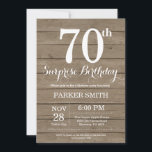 Rustic Surprise 70th Birthday Invitation Kaart<br><div class="desc">Rustic Surprise 70th Birthday Invitation. Rustic Wood Background Retro Birthday. Volwassen verjaardag. Mannen of vrouwen uitgenodigd. 13e 15e 16e 18e 21e 30e 40e 50e 60e 70e 90e 100e, elke leeftijd. Voor verdere aanpassing, te klikken gelieve de knoop "van de Aanpassing het"en ons ontwerphulpmiddel te gebruiken om deze sjabloon te wijzigen....</div>