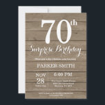 Rustic Surprise 70th Birthday Invitation Kaart<br><div class="desc">Rustic Surprise 70th Birthday Invitation. Rustic Wood Achtergrond. Retro Birthday. Volwassen verjaardag. Mannen of vrouwen uitgenodigd. 13e 15e 16e 18e 21e 30e 40e 50e 60e 70e 90e 100e, elke leeftijd. Voor verdere aanpassing, te klikken gelieve de knoop "van de Aanpassing het"en ons ontwerphulpmiddel te gebruiken om deze sjabloon te wijzigen....</div>