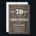 Rustic Surprise 70th Birthday Invitation Kaart<br><div class="desc">Rustic Surprise 70th Birthday Invitation. Witte Typografie. Rustic Wood Background Volwassen verjaardag. Mannelijke Mannen of vrouwen: Birthday. Kinder jongen of meisje Lady Teen Teenage Bday Invite. 13e 15e 16e 18e 21e 30e 40e 50e 60e 70e 80e 90e 100e. Elke leeftijd. Voor verdere aanpassing, te klikken gelieve de knoop "van de...</div>