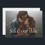 Rustic Swirl QR code Foto Save The Date<br><div class="desc">Elegant en stijlvol sparen de datumkaart met een tekst van de typografische bekleding die "sparen onze datum"met uw horizontale foto zegt. U kunt een code QR op de rug toevoegen die met uw trouwwebsite verbindt.</div>