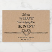  Rustic Take a Shot We Tied The Knot Wedding Kraft Likeurfles Etiket (Enkel label)