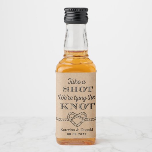 Rustic Take a Shot We Tied The Knot Wedding Kraft Likeurfles Etiket (Voorkant)