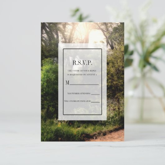 Rustic Trail Floral Enchanted Forest Wedding RSVP Kaart (Staand voorkant)